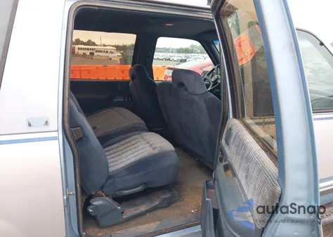 1993 Chevrolet Suburban K1500 from USA, damaged, VIN 1GNFK16KXPJ306881